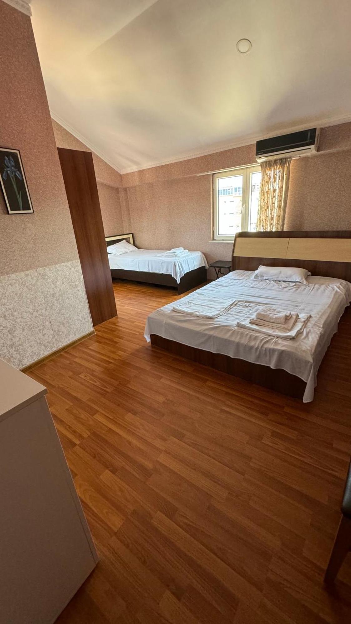 Twins Guest House Batumi Exteriér fotografie